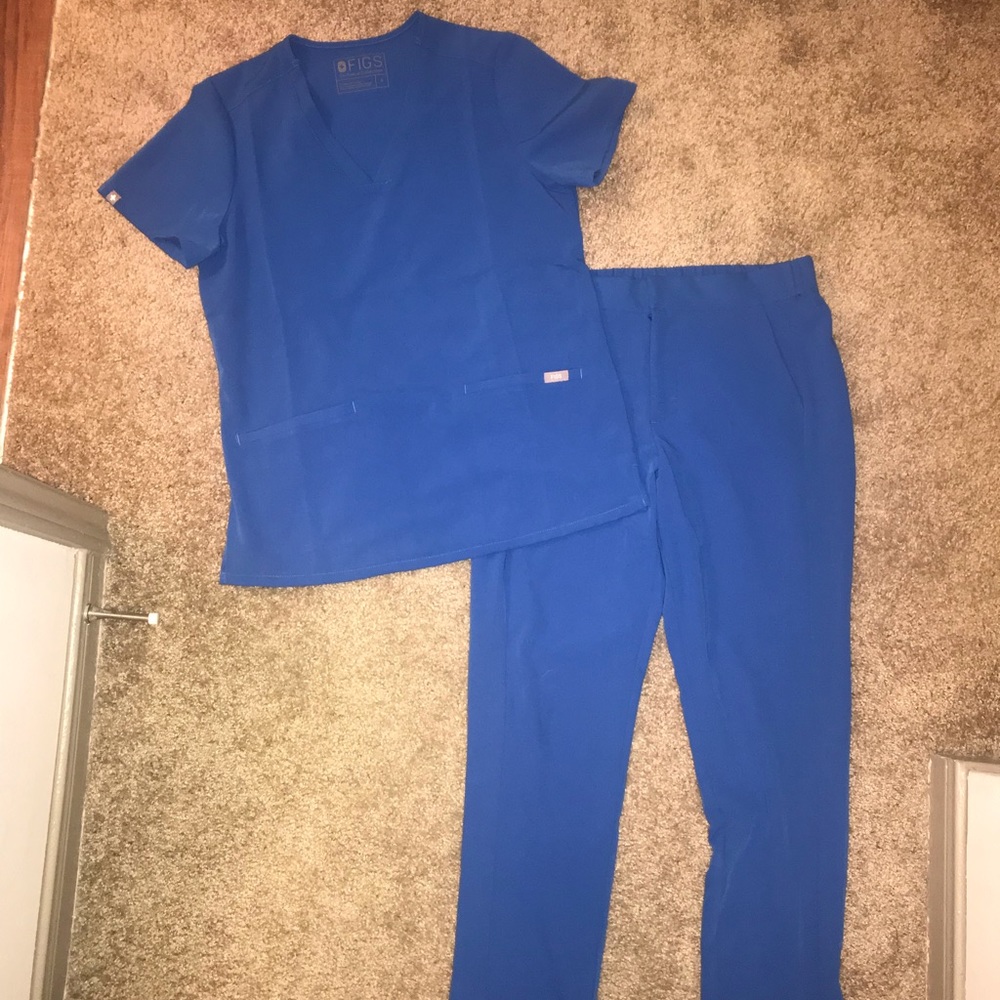 FIGS scrubs set